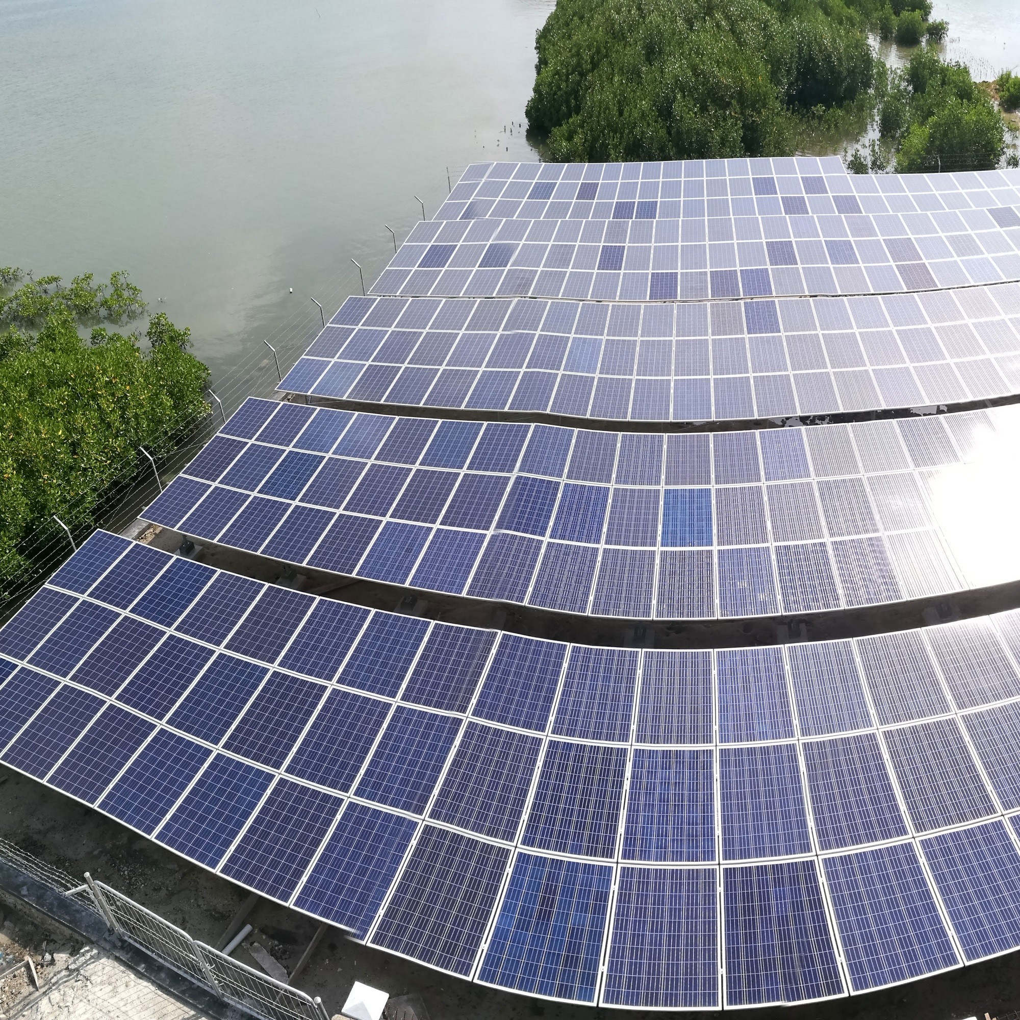 光伏儲(chǔ)能解決方案—微網(wǎng)儲(chǔ)能電站