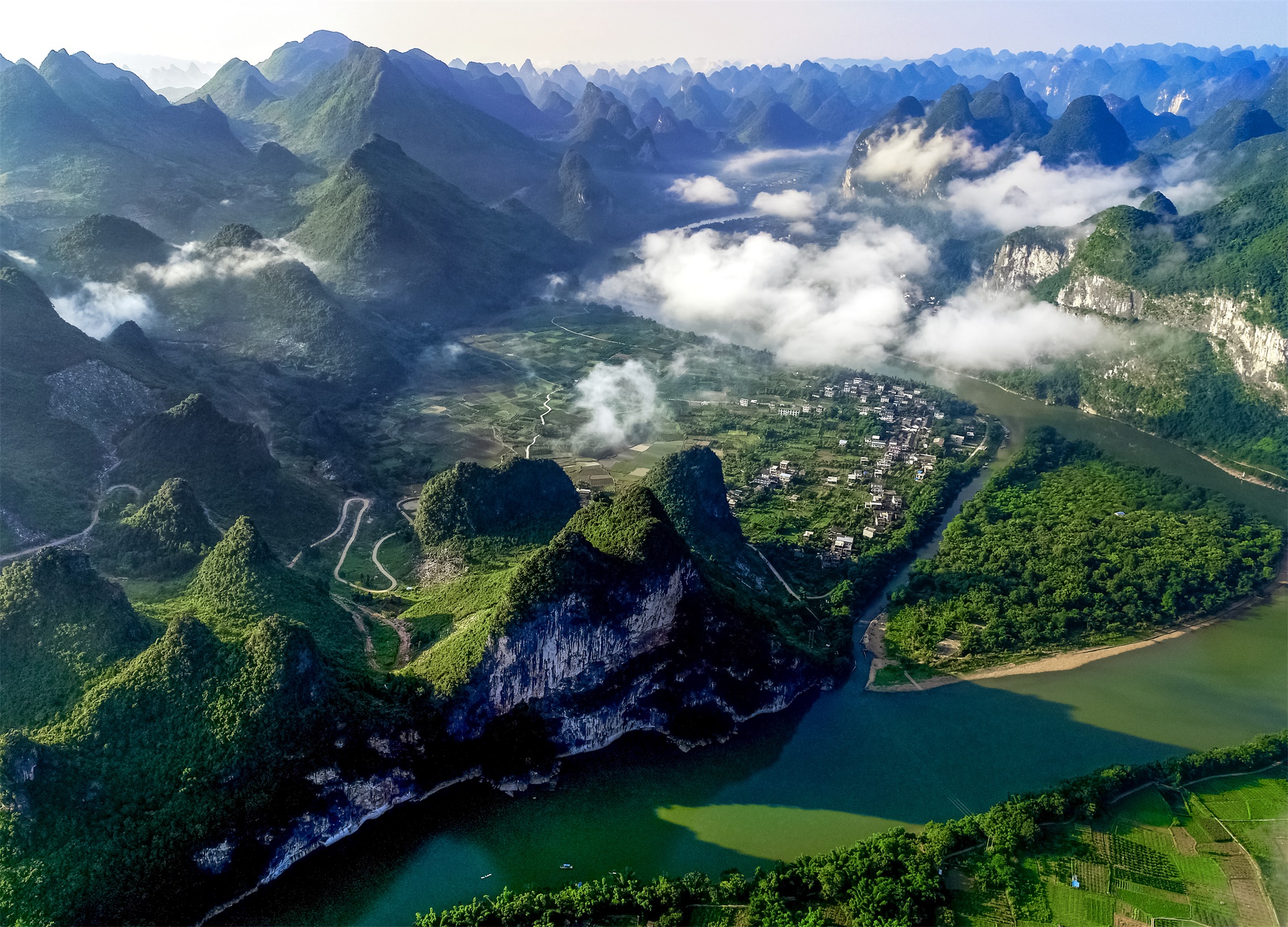 中國能源網(wǎng)：我國首部能源法正式施行！